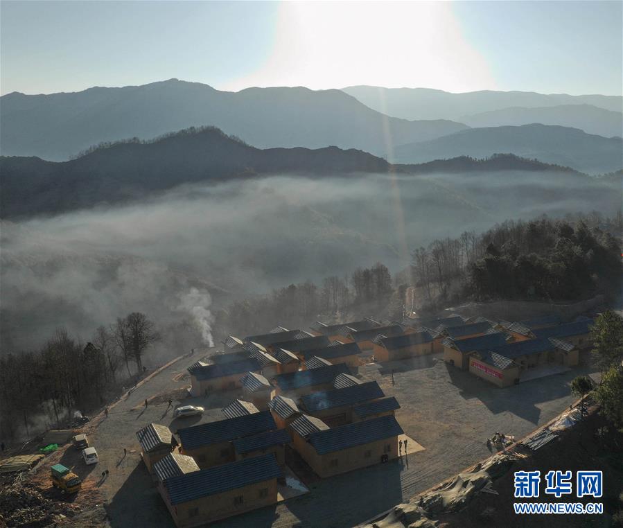 （新春走基层）（2）四川大凉山：彝族群众热热闹闹搬新居