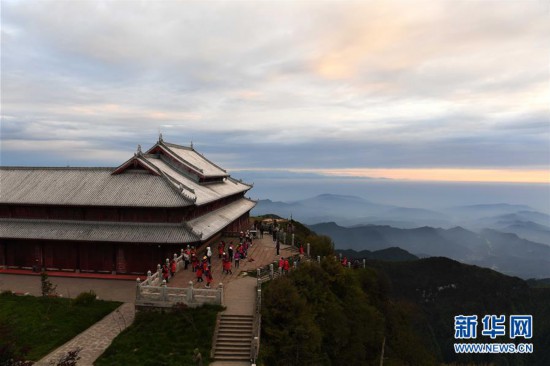 （美丽中国）（1）峨眉山景色秀美