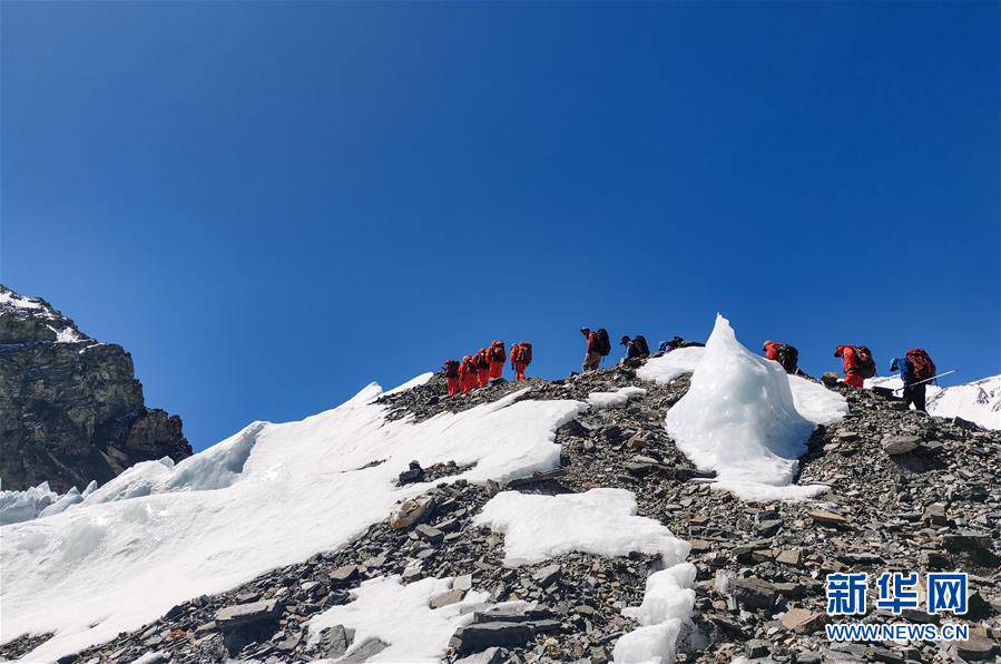 （2020珠峰高程测量）（3）2020珠峰高程测量登山队抵达海拔6500米的前进营地