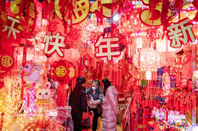 重庆：新年饰品销售火热