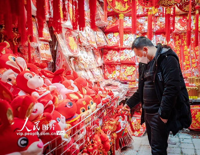 重庆：新年饰品销售火热