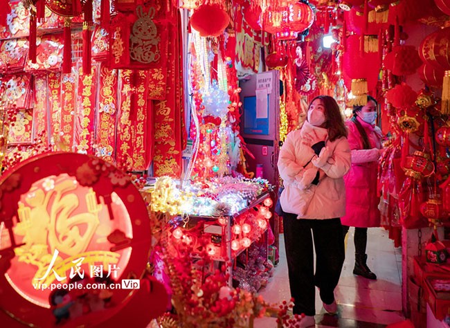 重庆：新年饰品销售火热